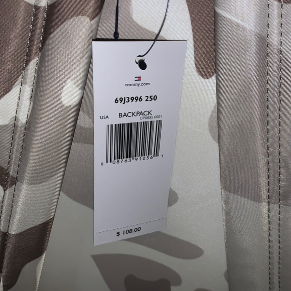 Tommy Hilfiger / Camo Backpack - Picture 6 of 10